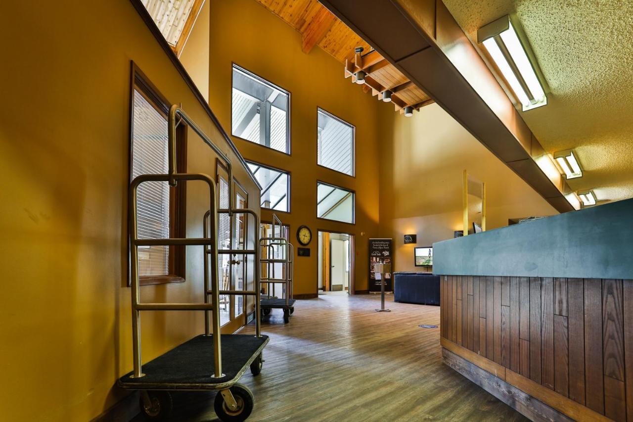 Griz Inn By Stayin Fernie Exteriér fotografie
