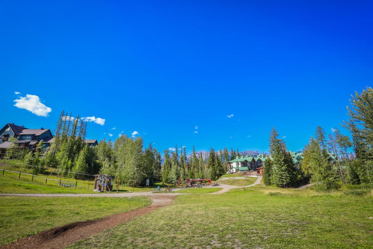 Griz Inn By Stayin Fernie Exteriér fotografie